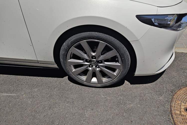 Used Mazda 3 Axela 2020 2.0L Automatic Zhiya Edition Right Front Wheel Hub