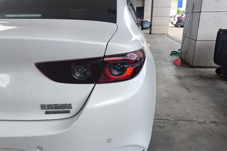 Used Mazda 3 Axela 2020 2.0L Automatic ZhiXuan Edition Right Rear Taillight