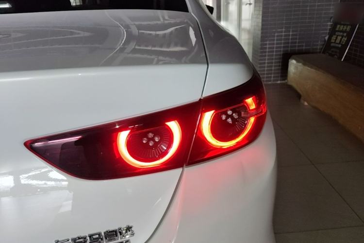 Used Mazda 3 Axela 2020 2.0L Automatic Zhiya Edition Right Rear Taillight