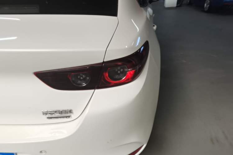 Used Mazda 3 Axela 2020 1.5L Automatic ZhiMei Edition Right Rear Taillight