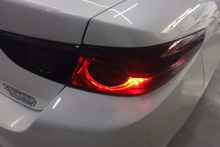 Used Mazda 3 Axela 2020 2.0L Automatic ZhiXuan Edition Right Rear Taillight