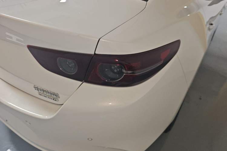 Used Mazda 3 Axela 2020 1.5L Automatic ZhiMei Edition Right Rear Taillight