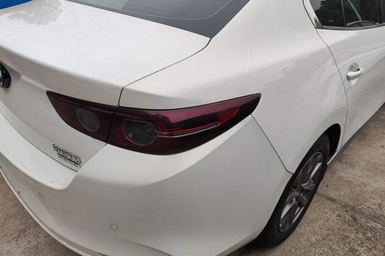 Used Mazda 3 Axela 2020 1.5L Automatic ZhiMei Edition Right Rear Taillight
