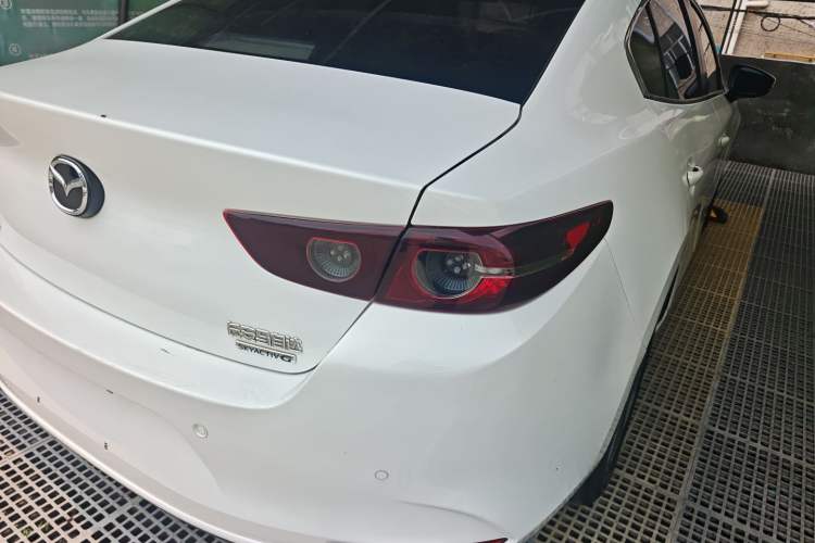 Used Mazda 3 Axela 2020 1.5L Automatic ZhiMei Edition Right Rear Taillight