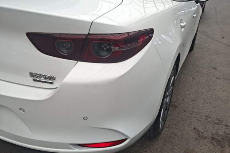 Used Mazda 3 Axela 2020 2.0L Automatic Zhiya Edition Right Rear Taillight
