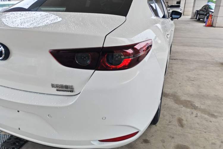 Used Mazda 3 Axela 2020 1.5L Automatic ZhiMei Edition Right Rear Taillight