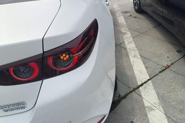 Used Mazda 3 Axela 2020 2.0L Automatic ZhiZun Edition Right Rear Taillight