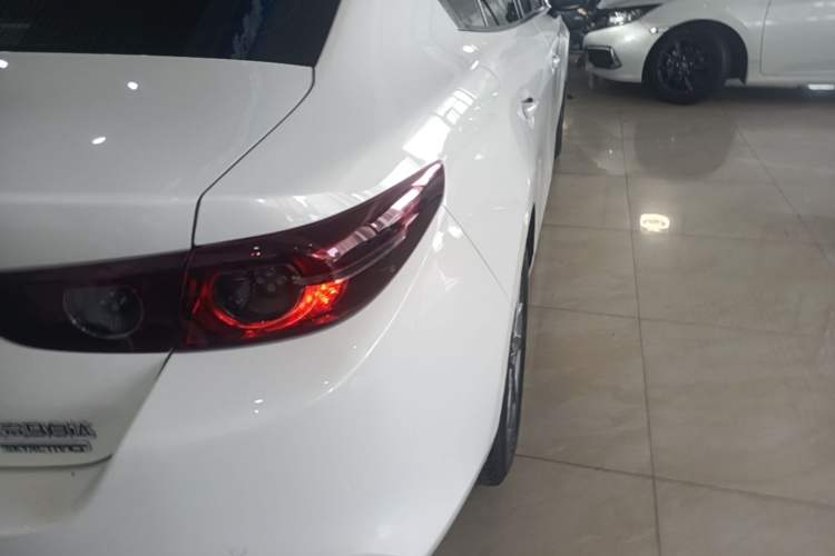 Used Mazda 3 Axela 2020 1.5L Automatic ZhiMei Edition Right Rear Taillight
