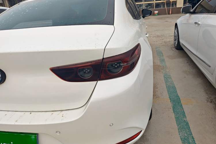 Used Mazda 3 Axela 2020 1.5L Automatic ZhiMei Edition Right Rear Taillight