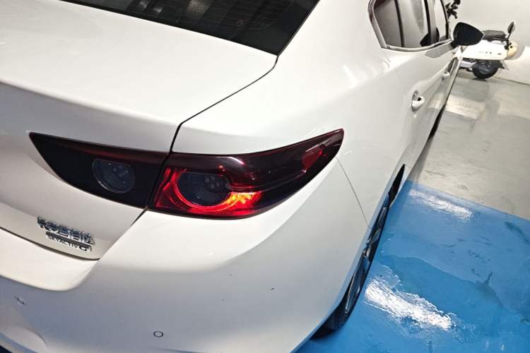 Used Mazda 3 Axela 2020 2.0L Automatic Zhiya Edition Right Rear Taillight