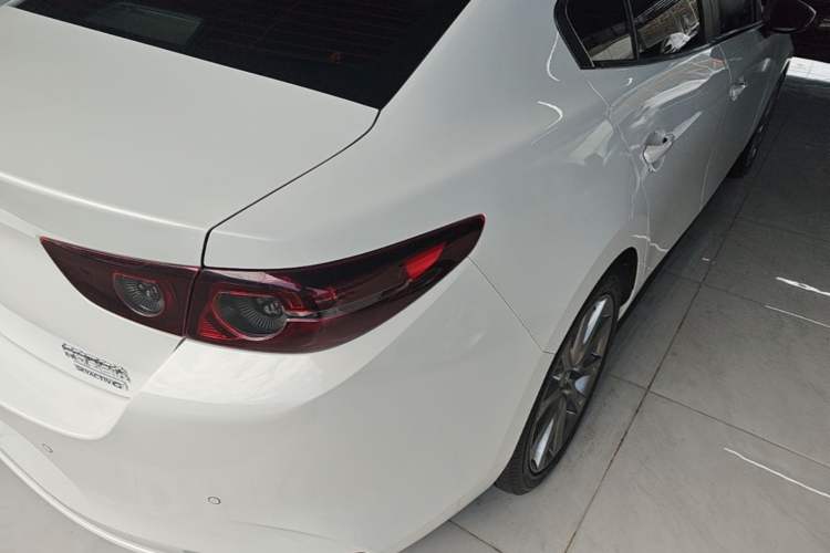 Used Mazda 3 Axela 2020 2.0L Automatic Zhiya Edition Right Rear Taillight