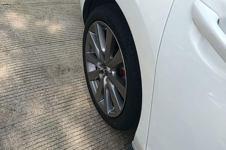 Used Mazda 3 Axela 2020 2.0L Automatic Zhiya Edition Right Rear Wheel Hub