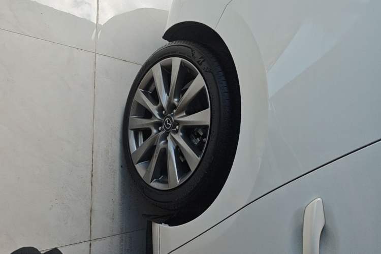 Used Mazda 3 Axela 2020 2.0L Automatic Zhiya Edition Right Rear Wheel Hub