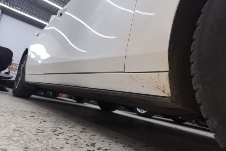 Used Mazda 3 Axela 2020 1.5L Automatic Luxury Version Right Side Sill