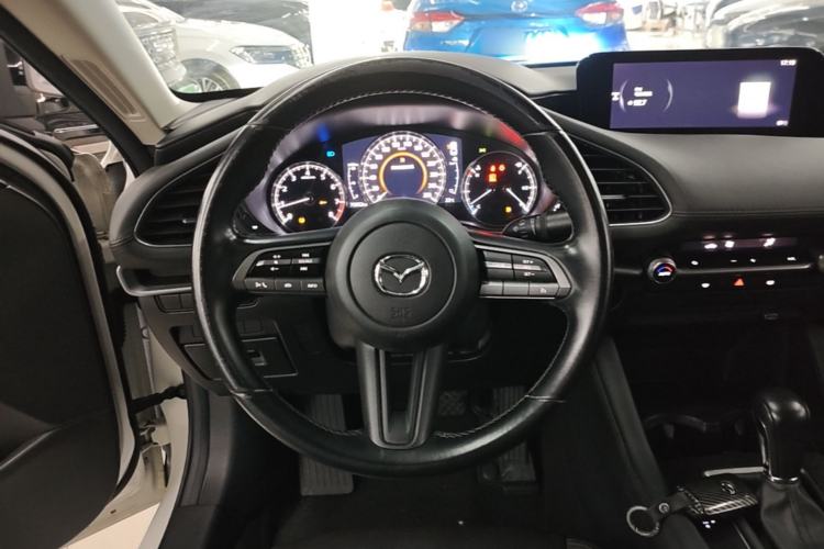 Used Mazda 3 Axela 2020 1.5L Automatic Luxury Version Steering Wheel