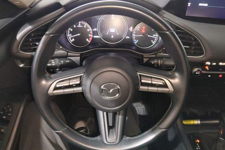 Used Mazda 3 Axela 2020 1.5L Automatic Luxury Version Steering Wheel