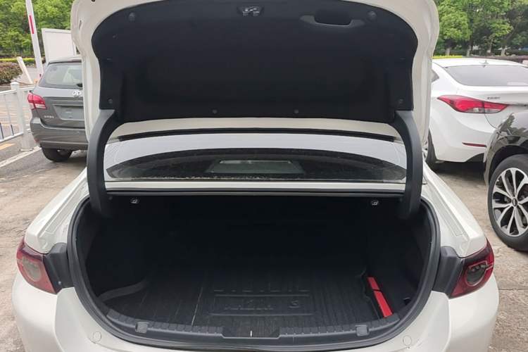 Used Mazda 3 Axela 2020 1.5L Automatic ZhiMei Edition Trunk