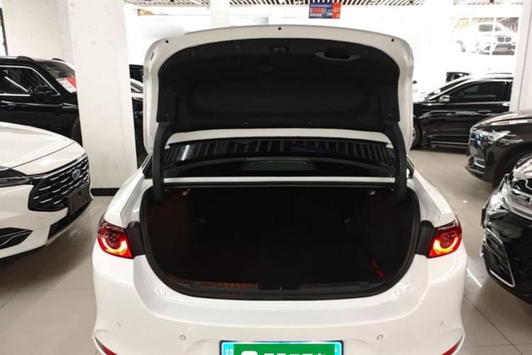 Used Mazda 3 Axela 2020 1.5L Automatic Luxury Version Trunk