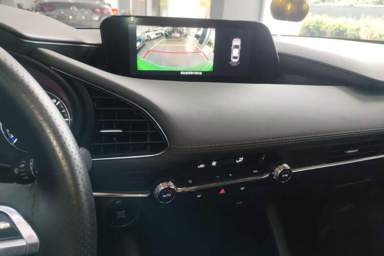 Used Mazda 3 Axela 2020 2.0L Automatic Zhiya Edition Audio And AC Panel