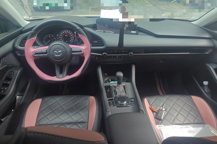 Used Mazda 3 Axela 2020 1.5L Automatic ZhiMei Edition Center Console