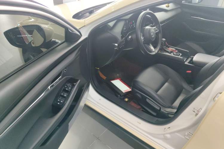 Used Mazda 3 Axela 2020 2.0L Automatic Zhiya Edition Driver Seat