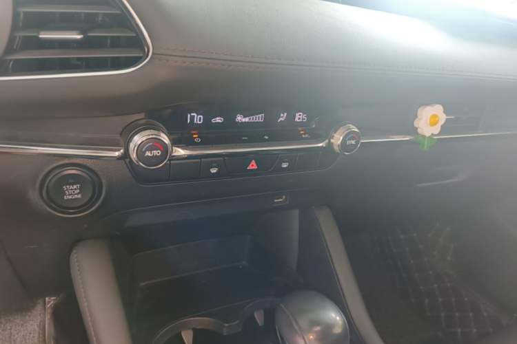 Used Mazda 3 Axela 2021 2.0L Automatic Zhiyao Edition Audio And AC Panel