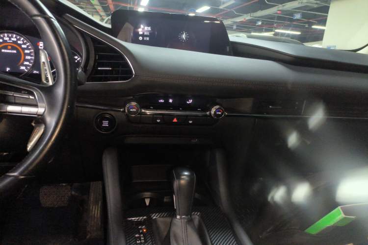 Used Mazda 3 Axela 2021 2.0L Automatic ZhiXuan Edition Audio And AC Panel
