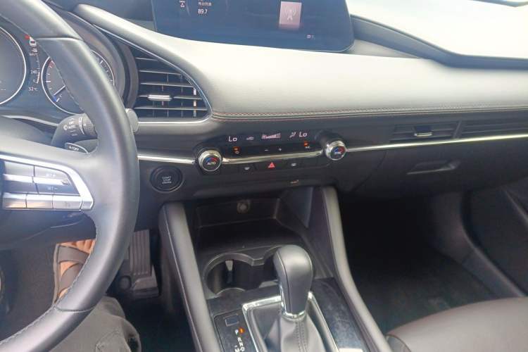 Used Mazda 3 Axela 2021 2.0L Automatic Zhiya Edition Audio And AC Panel