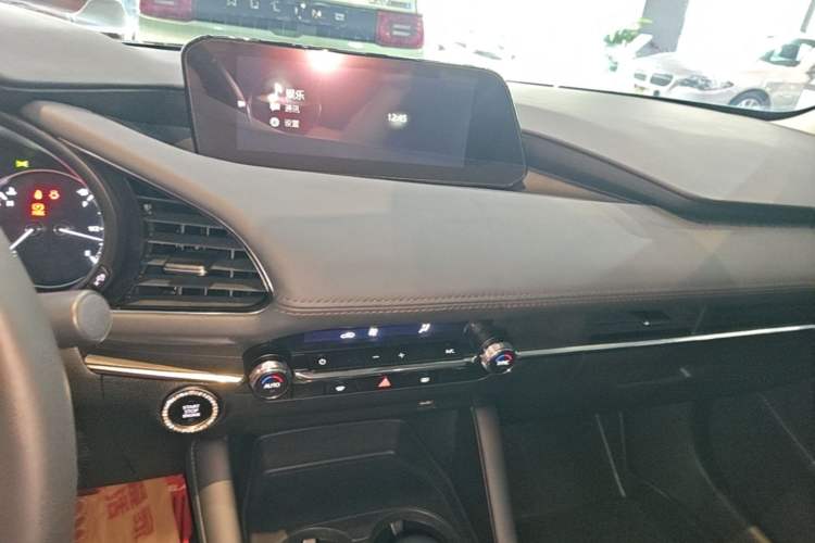 Used Mazda 3 Axela 2021 2.0L Automatic ZhiXuan Edition Audio And AC Panel
