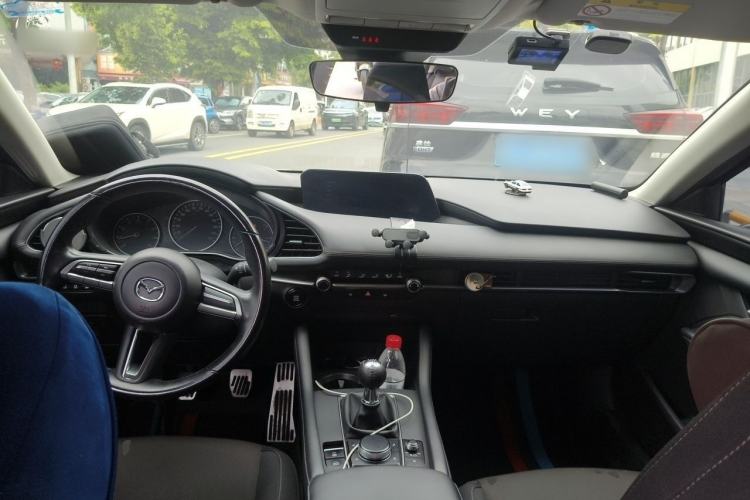 Used Mazda 3 Axela 2021 1.5L Manual ZhiMei Edition Center Console
