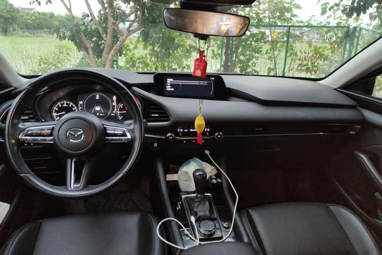 Used Mazda 3 Axela 2021 2.0L Automatic ZhiXuan Edition Center Console