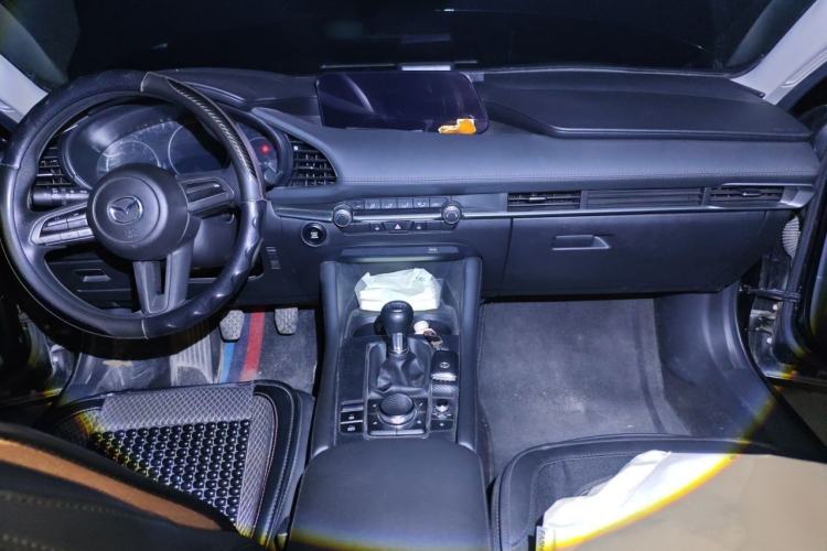 Used Mazda 3 Axela 2021 1.5L Manual ZhiMei Edition Center Console