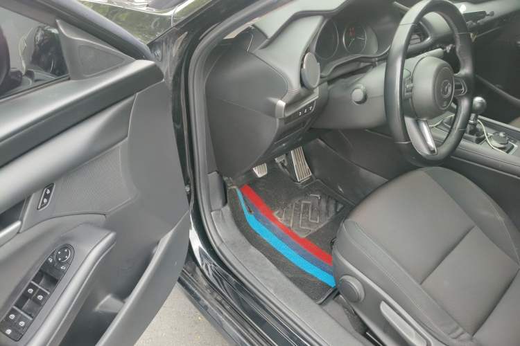 Used Mazda 3 Axela 2021 1.5L Manual ZhiMei Edition Driver Seat