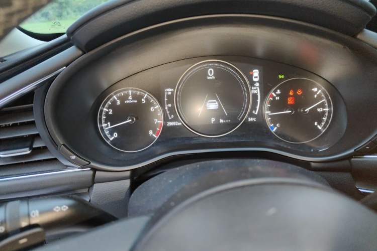 Used Mazda 3 Axela 2021 2.0L Automatic ZhiXuan Edition Odometer Close Up