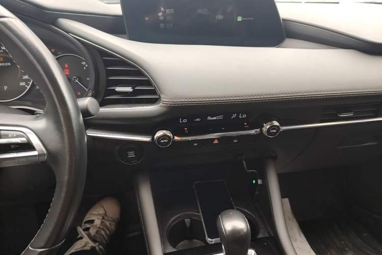 Used Mazda 3 Axela 2021 2.0L Automatic Zhiya Edition Audio And AC Panel
