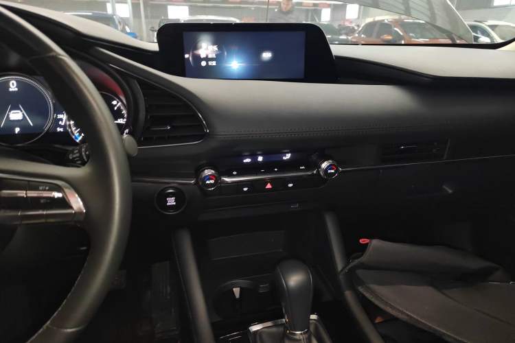Used Mazda 3 Axela 2021 2.0L Automatic ZhiXuan Edition Audio And AC Panel
