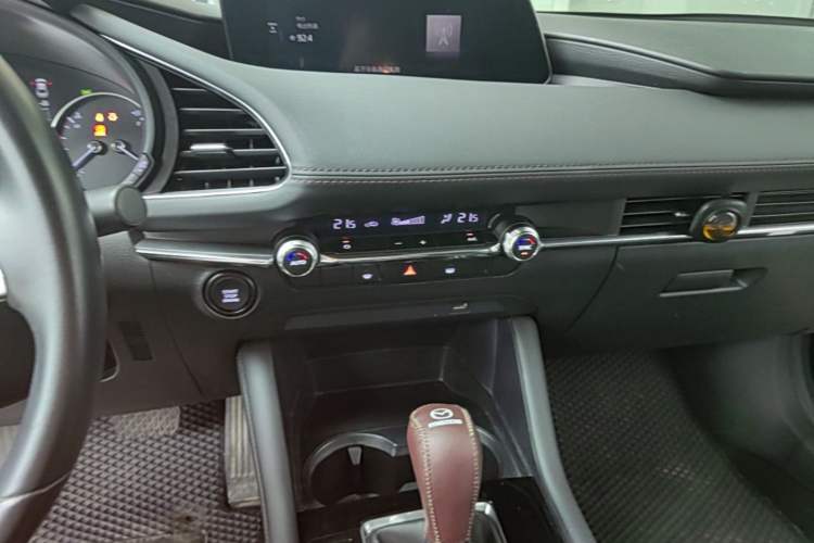 Used Mazda 3 Axela 2021 2.0L Automatic ZhiXuan Edition Audio And AC Panel