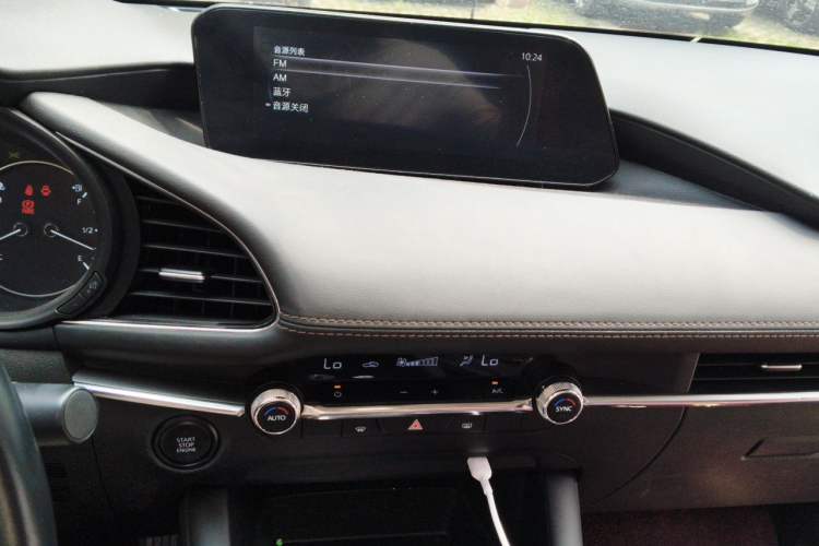 Used Mazda 3 Axela 2021 2.0L Automatic ZhiXuan Edition Audio And AC Panel