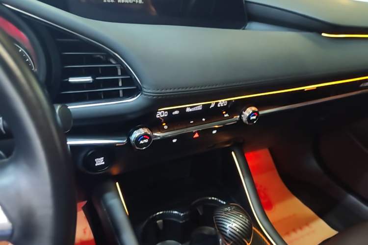 Used Mazda 3 Axela 2021 2.0L Automatic Zhiya Edition Audio And AC Panel