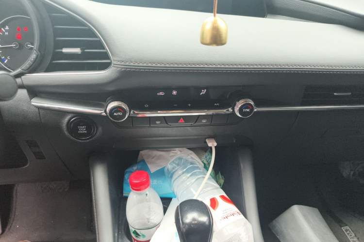 Used Mazda 3 Axela 2021 2.0L Automatic Zhiya Edition Audio And AC Panel