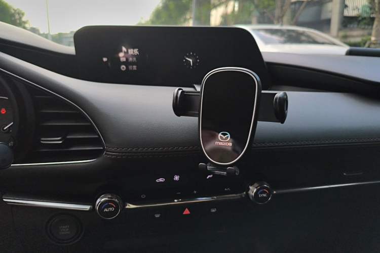 Used Mazda 3 Axela 2021 2.0L Automatic Zhiya Edition Audio And AC Panel