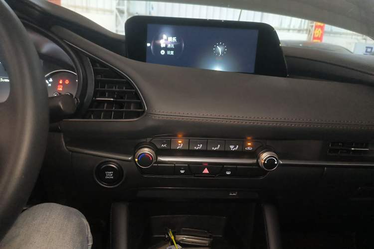 Used Mazda 3 Axela 2021 1.5L Manual ZhiMei Edition Audio And AC Panel