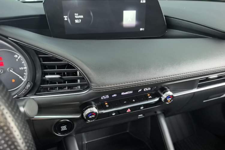 Used Mazda 3 Axela 2021 2.0L Automatic ZhiXuan Edition Audio And AC Panel