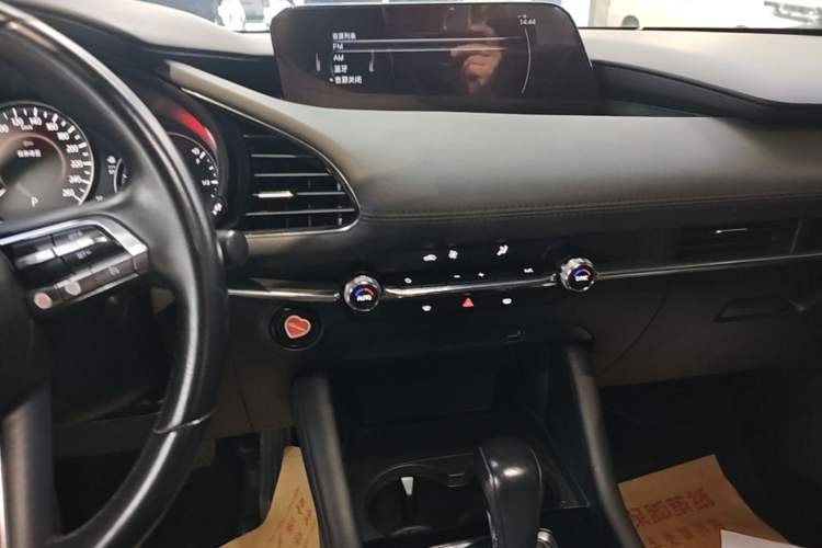 Used Mazda 3 Axela 2021 2.0L Automatic ZhiXuan Edition Audio And AC Panel