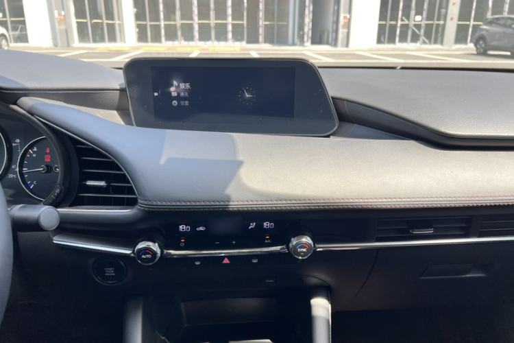 Used Mazda 3 Axela 2021 2.0L Automatic ZhiXuan Edition Audio And AC Panel
