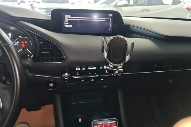 Used Mazda 3 Axela 2021 2.0L Automatic ZhiXuan Edition Audio And AC Panel