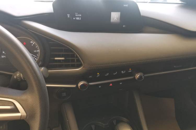 Used Mazda 3 Axela 2021 1.5L Automatic ZhiMei Edition Audio And AC Panel