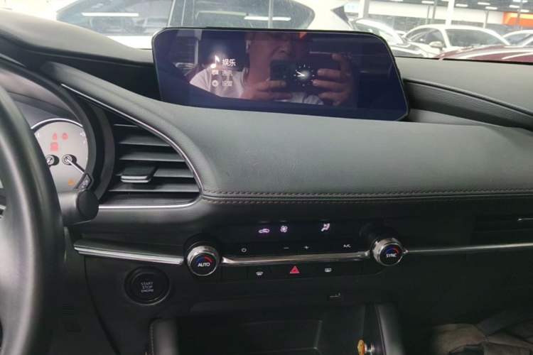 Used Mazda 3 Axela 2021 2.0L Automatic Zhiya Edition Audio And AC Panel