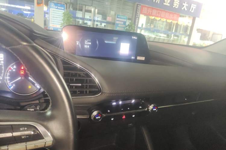 Used Mazda 3 Axela 2021 2.0L Automatic ZhiXuan Edition Audio And AC Panel