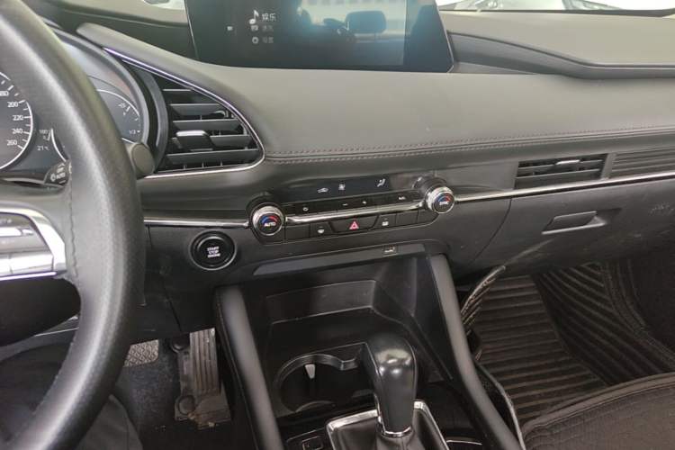 Used Mazda 3 Axela 2021 2.0L Automatic Zhiya Edition Audio And AC Panel